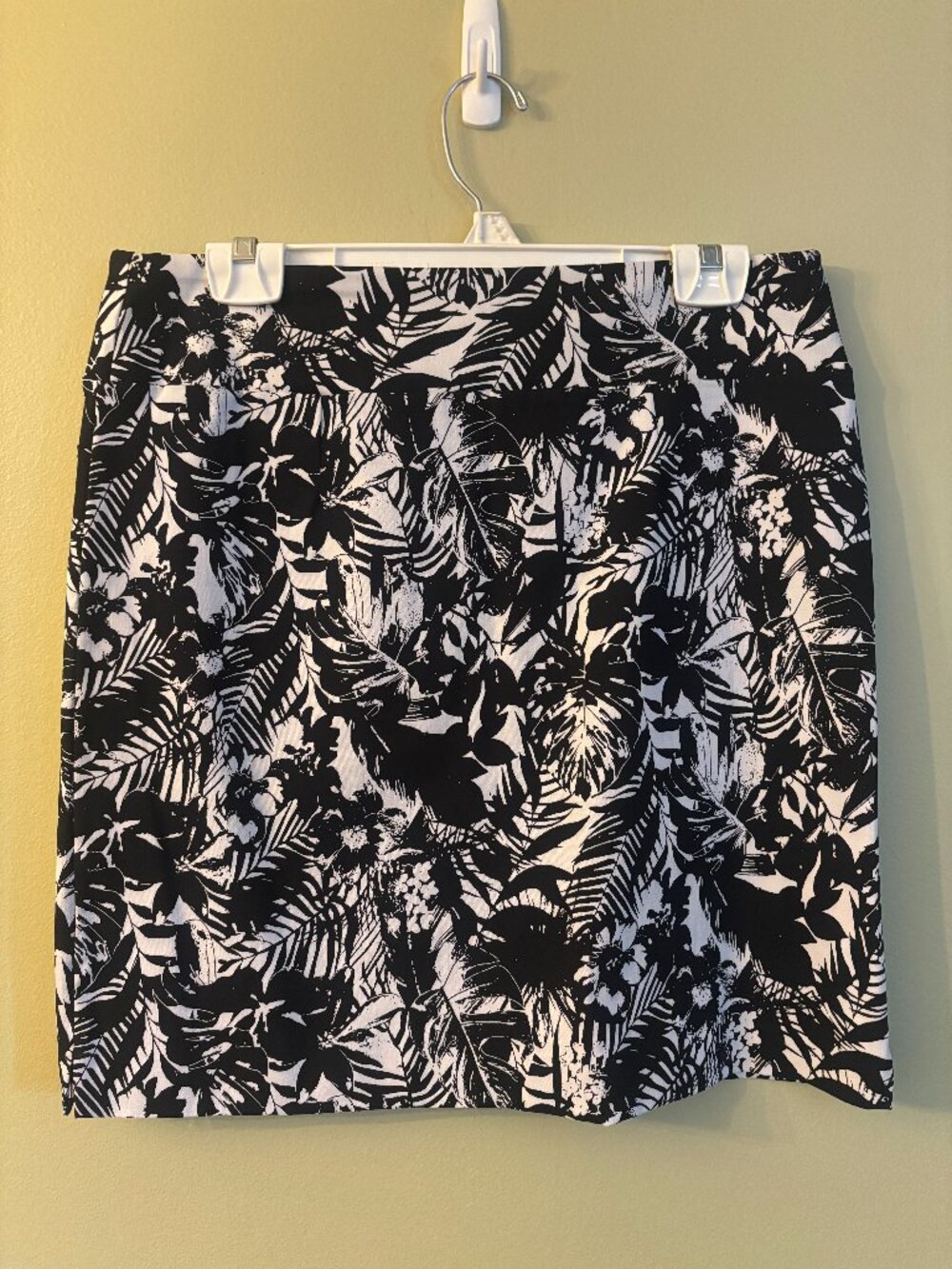 Jules & Leopold Black and White Tropical Palm Print Pencil Skirt, Size M